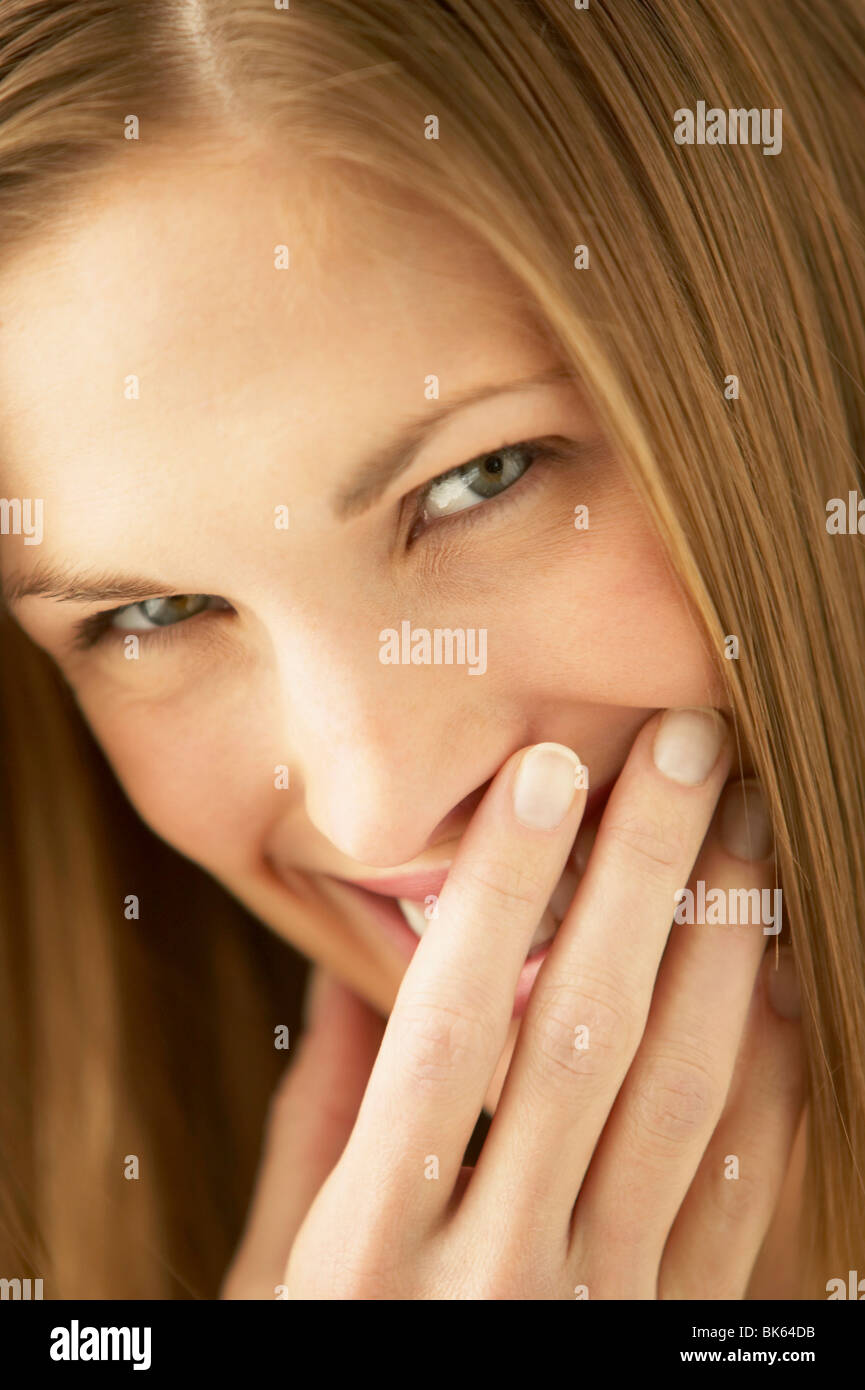 Porträt einer jungen Frau, Lächeln Stockfoto