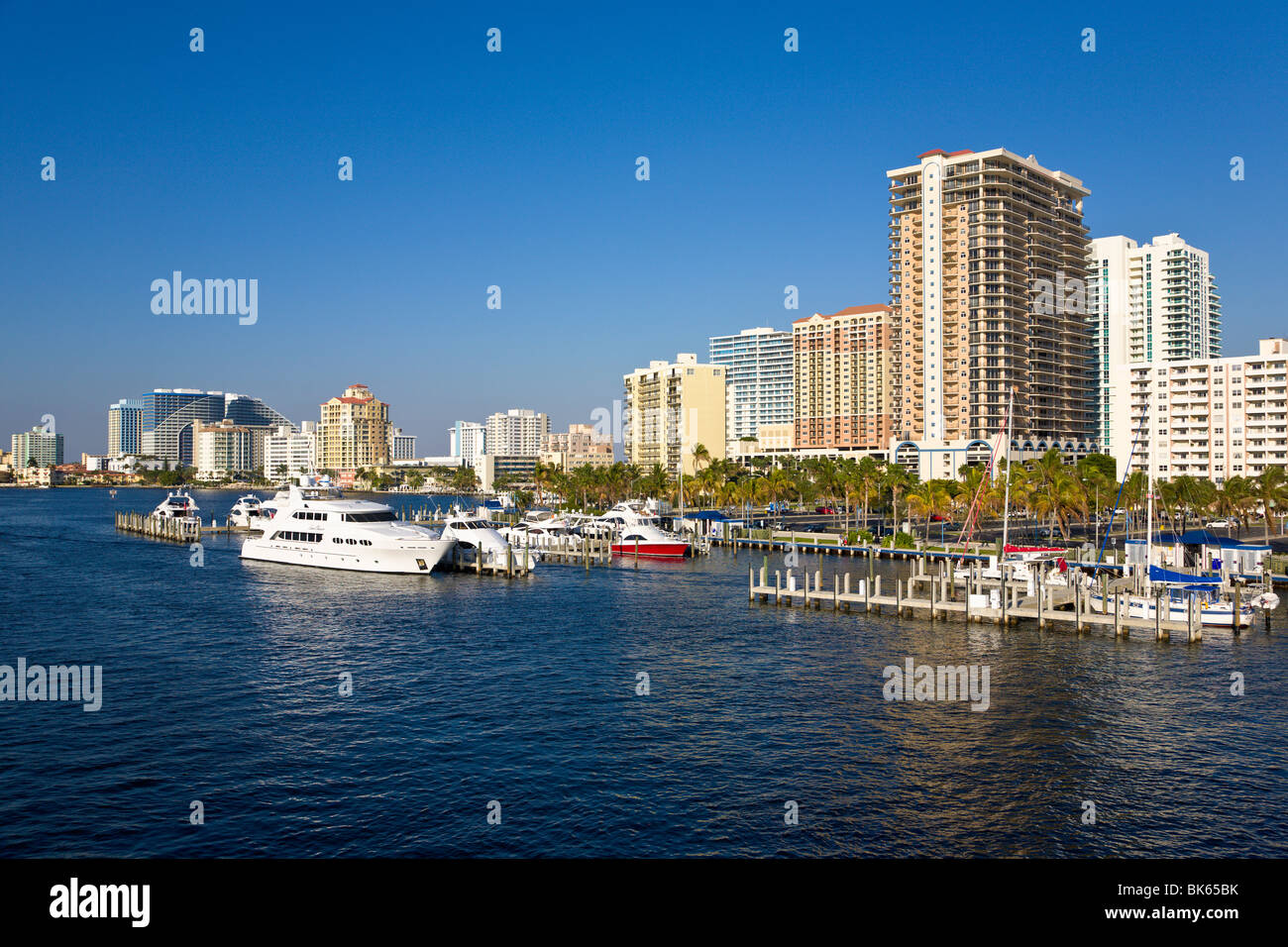 Wohnungen und Marina, 'Las Olas', Fort Lauderdale, Florida, USA Stockfoto