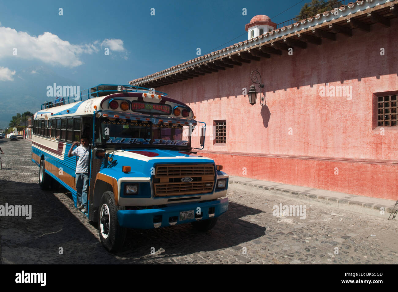 Bus in Antigua, Guatemala, Mittelamerika Stockfoto