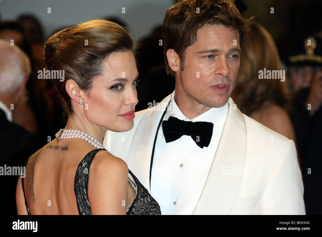 ANGELINA JOLIE & BRAD PITT DIE ERMORDUNG DES JESSE JAMES DURCH DEN