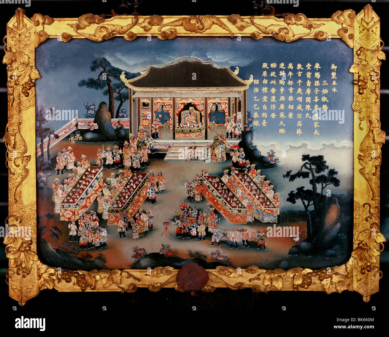 Seltene alte Malerei auf Glas Darstellung Hofleben und ein Festmahl, Indochina, Vietnam, Südostasien, Asien Stockfoto