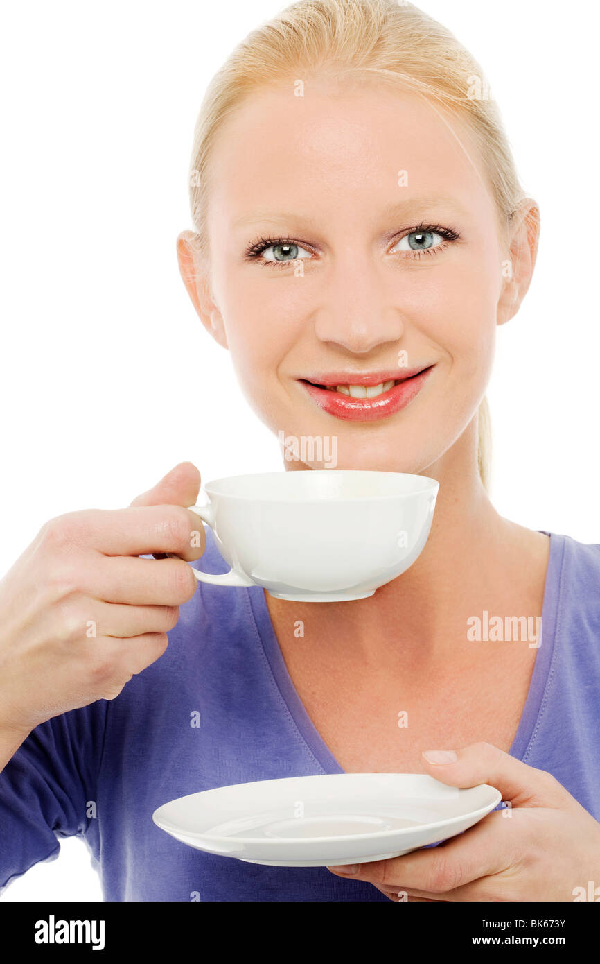 Porträt einer jungen kaukasischen Frau trinken eine Tasse Tee Stockfoto