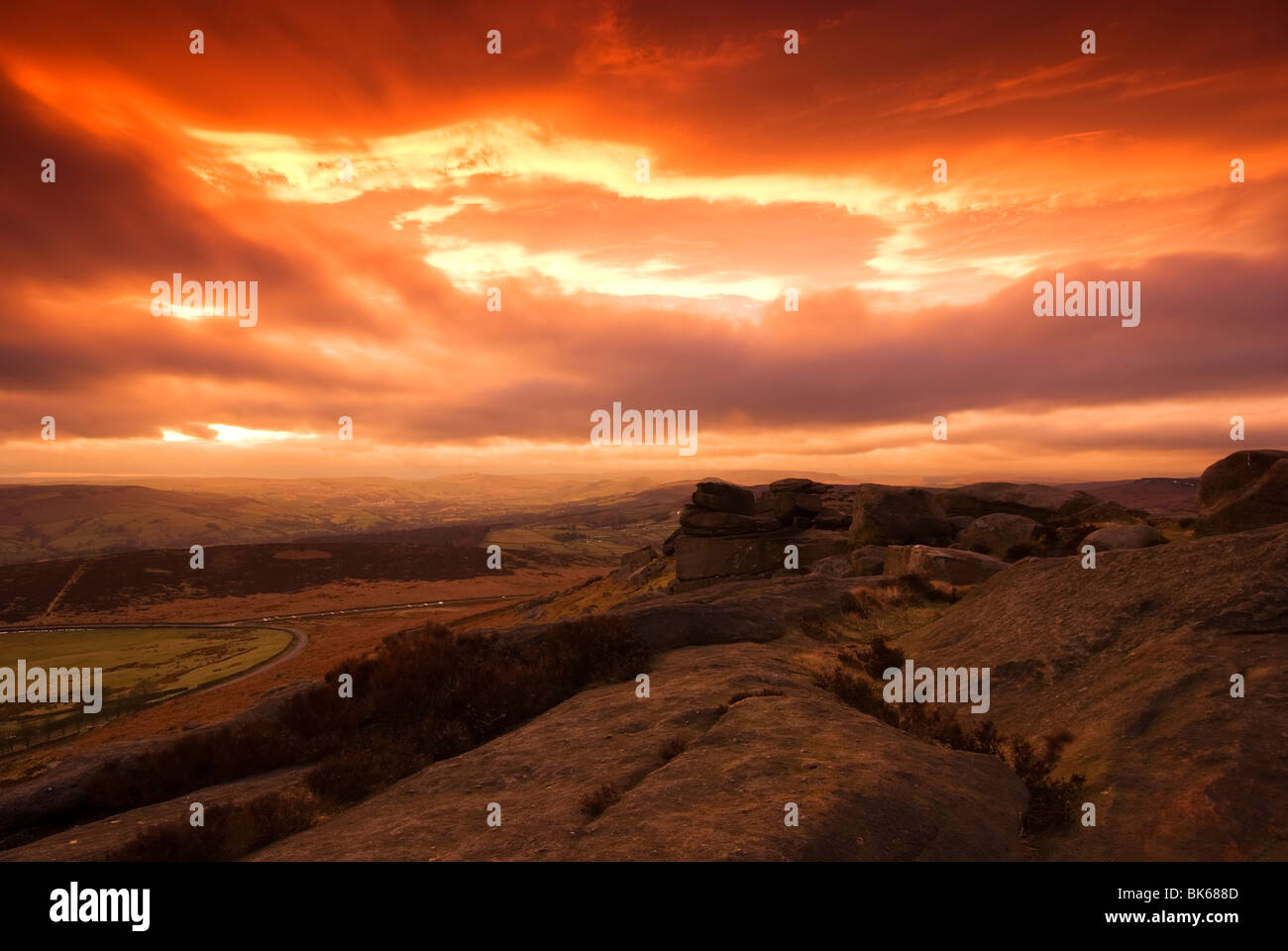 Horizontale Foto von Stanage Edge bei Sonnenuntergang Stockfoto