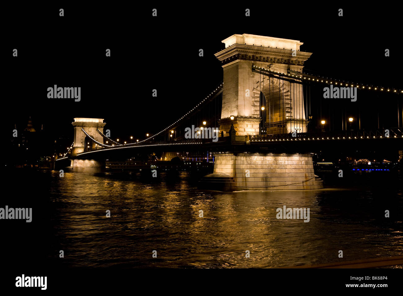 Petofi Hld, Brücke über die Donau Stockfoto