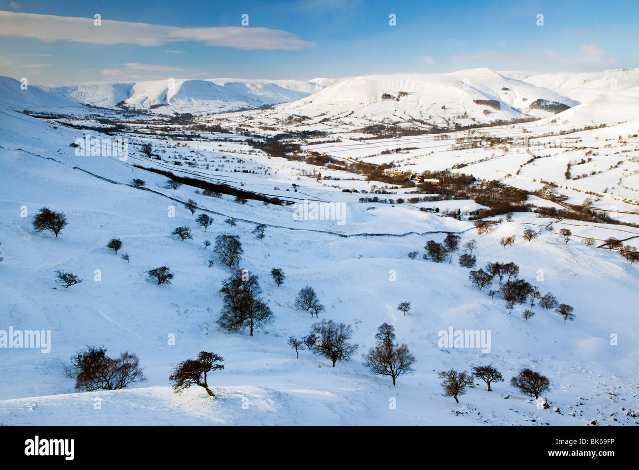 Schneebedeckte Ansicht des Vale Edale, Derbeyshire, The Peak District National Park, UK, England Stockfoto