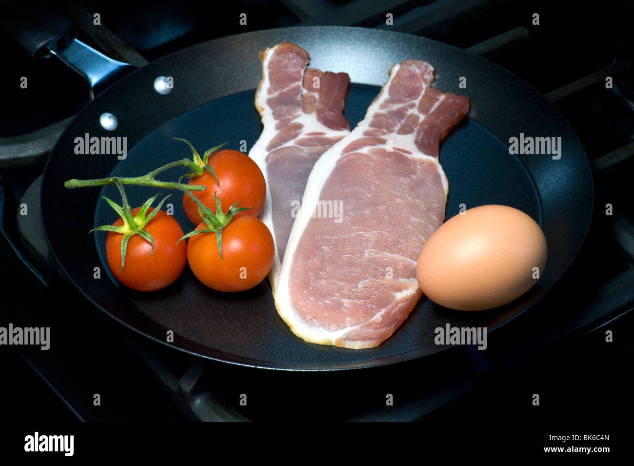 Ei, Speck und Tomatensauce, Zutaten für ein traditionelles englisches Frühstück Stockfoto
