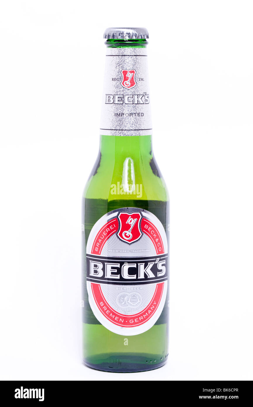 Eine Flasche Becks starke Lagerbier auf weißem Hintergrund Stockfoto