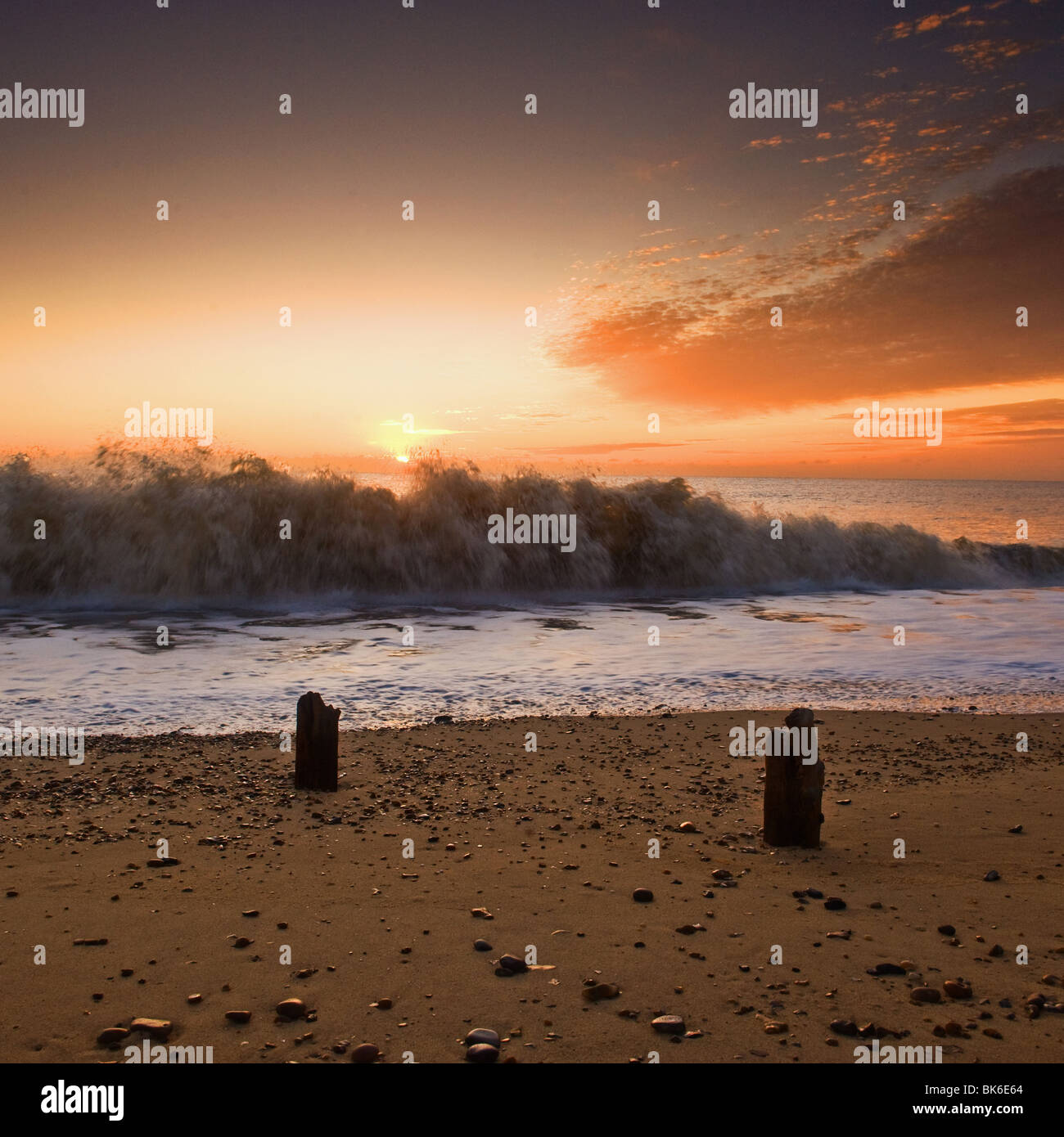 Sonnenaufgang über der Küste von Suffolk, an RSPB Minsmere genommen Stockfoto