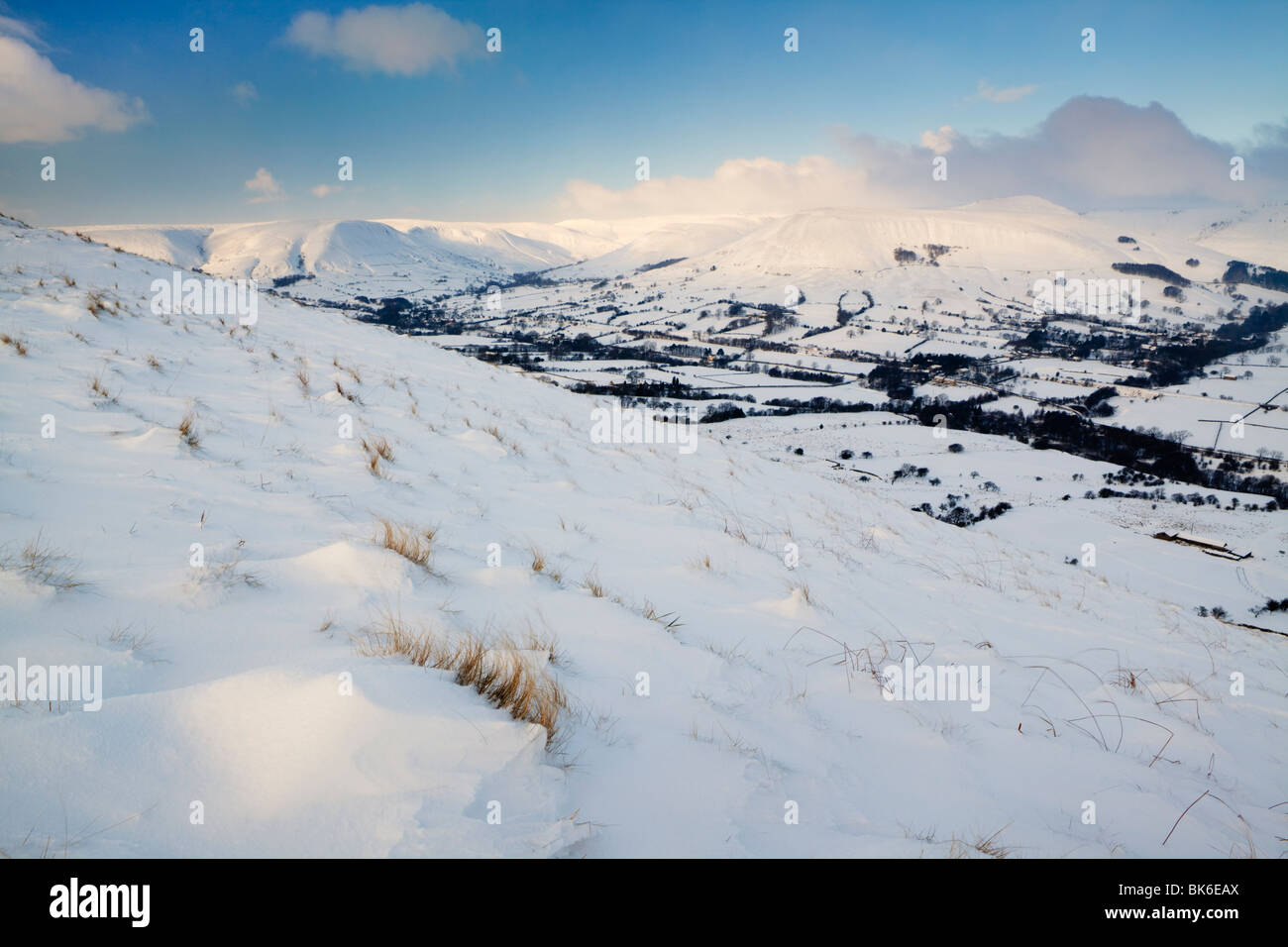 Schneebedeckte Ansicht des Vale Edale, Derbeyshire, The Peak District National Park, UK, England Stockfoto
