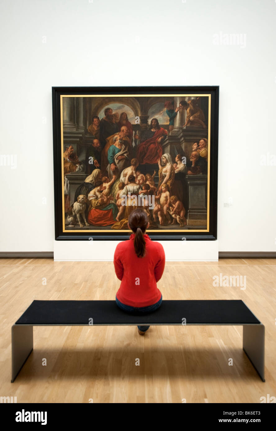 Besucher betrachten Gemälde im Statens Museum für Kunst oder Royal Museum of Fine Arts in Kopenhagen Dänemark Stockfoto
