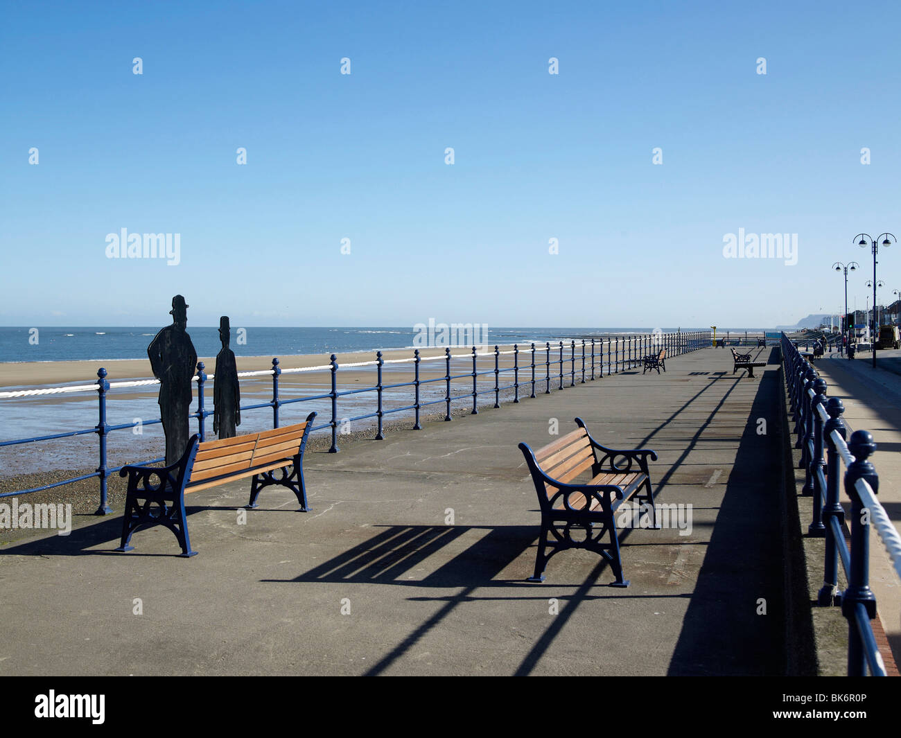 Redcar Sea Front, mit ausgeschnittenen von Laurel und Hardy, North East England Stockfoto