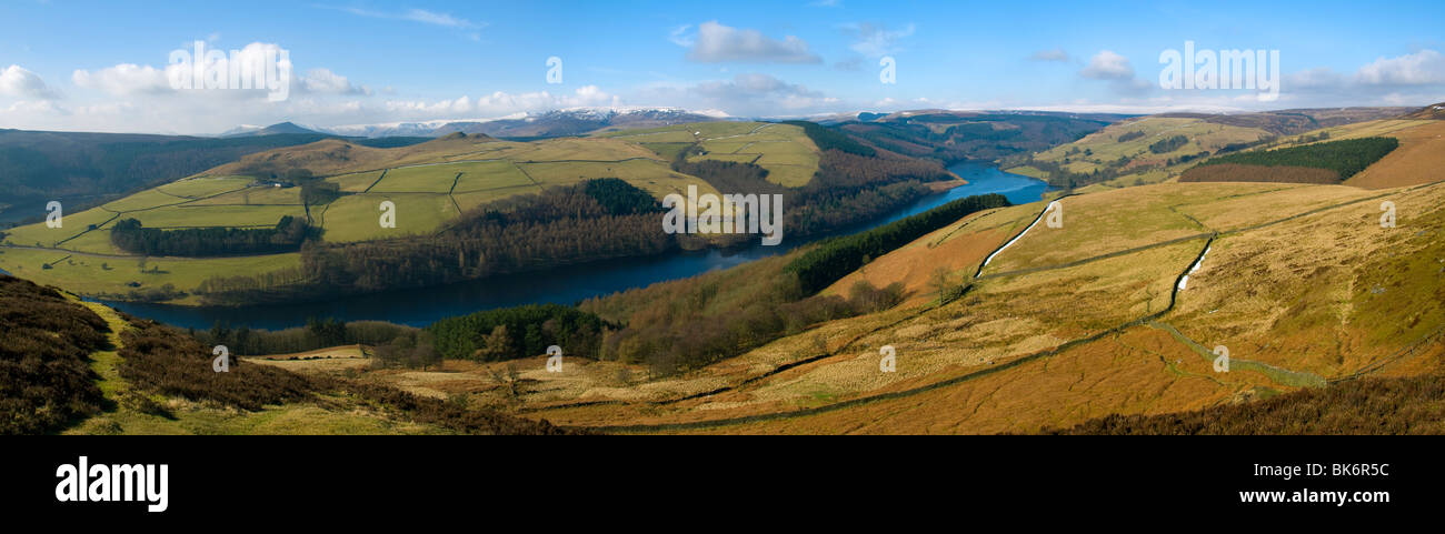 Panorama der Ladybower Vorratsbehälter von Whinstone Lee Tor, Peak District, Derbyshire, England, UK Stockfoto