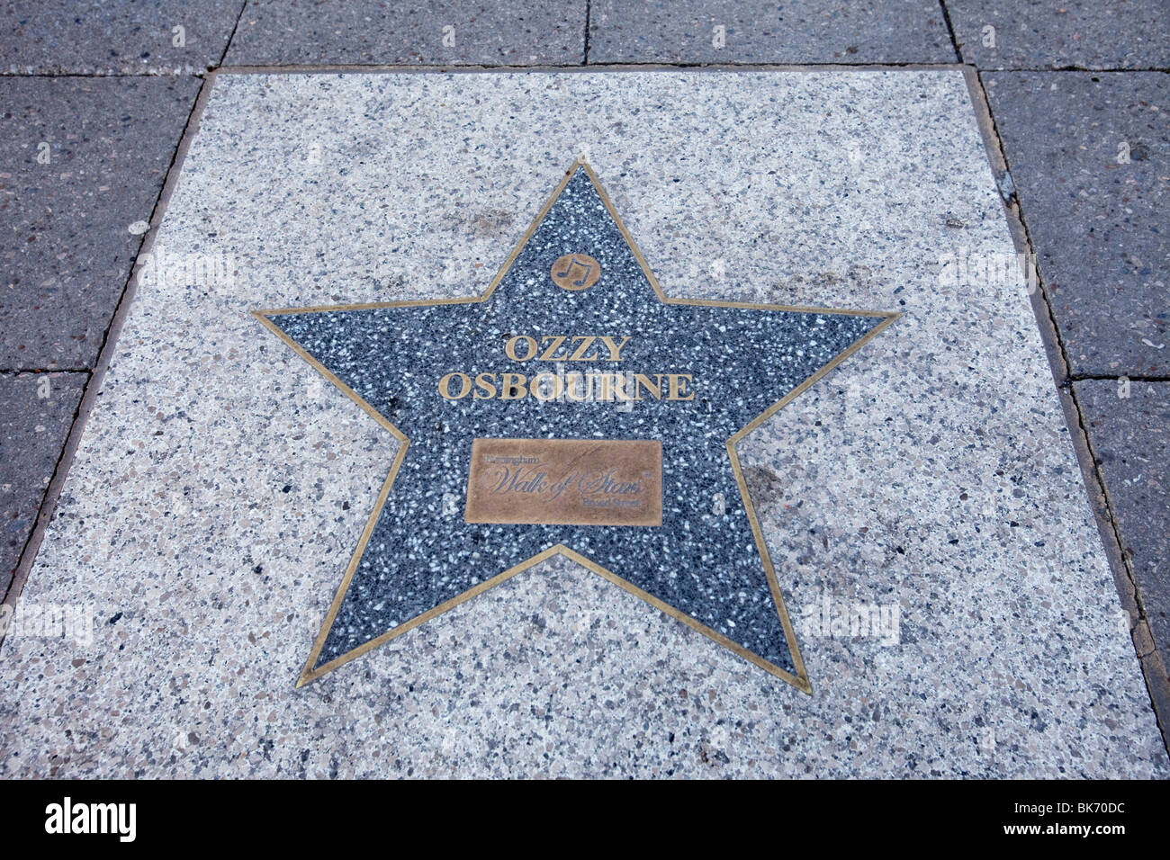 Ozzy Osbourne ist Stern auf der Broad Street, Birmingham. Es ist eines der "Walk of Stars" Ehren-Künstler aus der Stadt Stockfoto