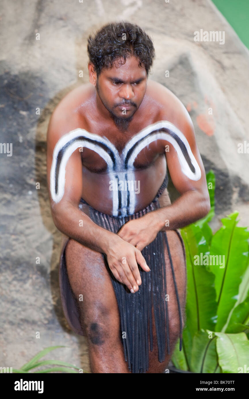 Eine traditionelle Aborigines-Anzeige im Tjapukai Aboriginal Park in der Nähe von Cairns, Queensland, Australien. Stockfoto