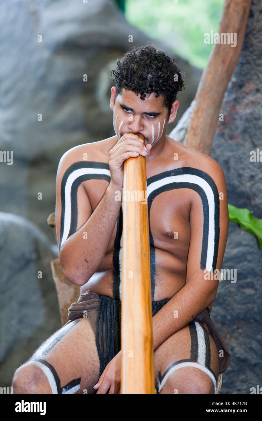 Eine traditionelle Aborigines-Anzeige im Tjapukai Aboriginal Park in der Nähe von Cairns, Queensland, Australien. Stockfoto