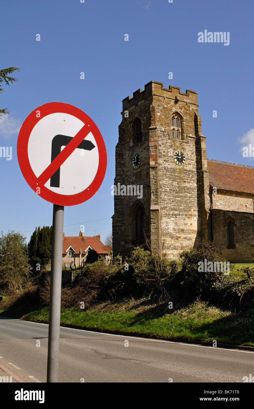 St. Michael Kirche und kein Recht drehen Zeichen, Ufton, Warwickshire, England, UK Stockfoto