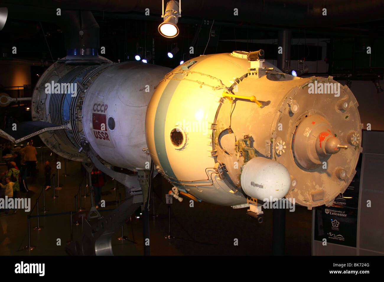 Sojus-Raumkapsel aus dem russischen Raum-Programm ausgestellt im National Space centre Leicester Stockfoto