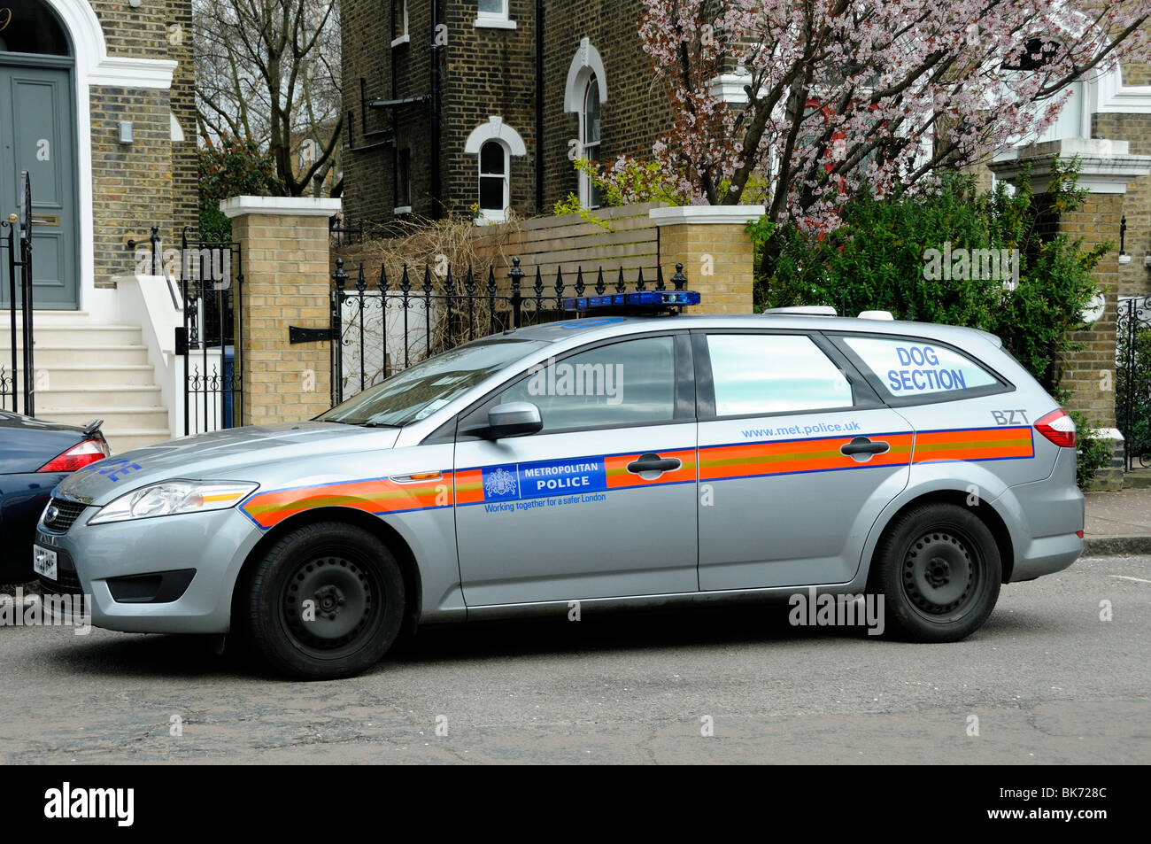 Metropolitan Police Car Hund Abschnitt Teilnahme an einen Vorfall auf Highbury Hill Stockfoto