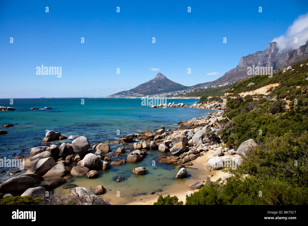 Blick von der atlantischen Küste in der Nähe von Cape Town, South Africa, mit Niederflur-Kopf Stockfoto