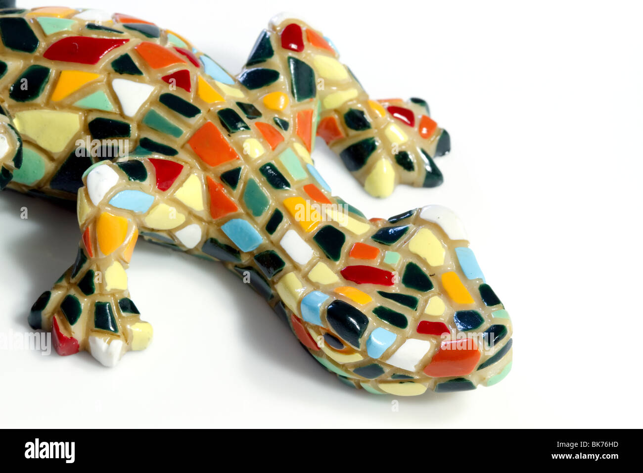 Miniatur-Gaudi-Eidechse machte der Keramik Mosaikfliesen Stockfoto