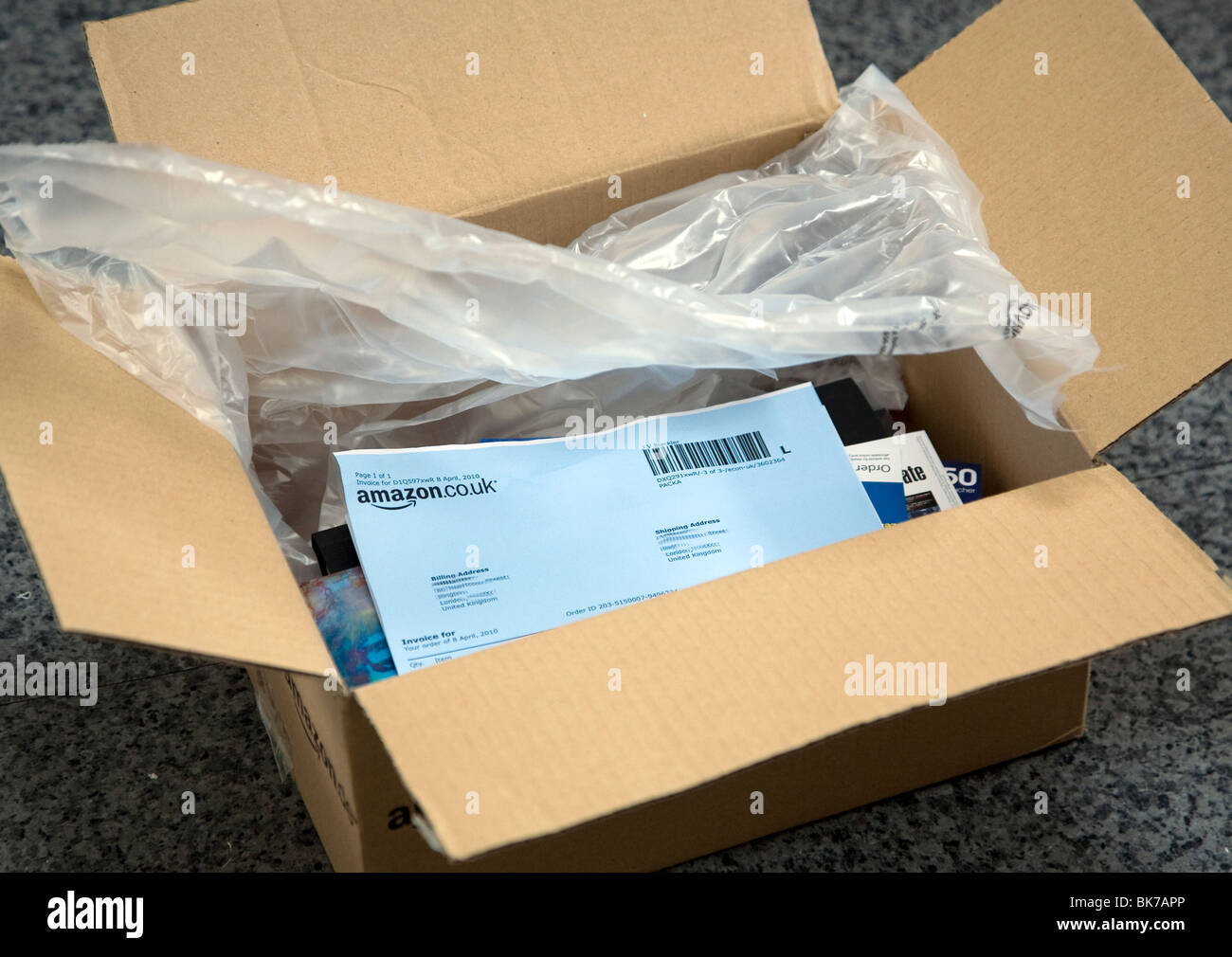 Lieferung der Bücher & CDs von Amazon.co.uk Stockfoto