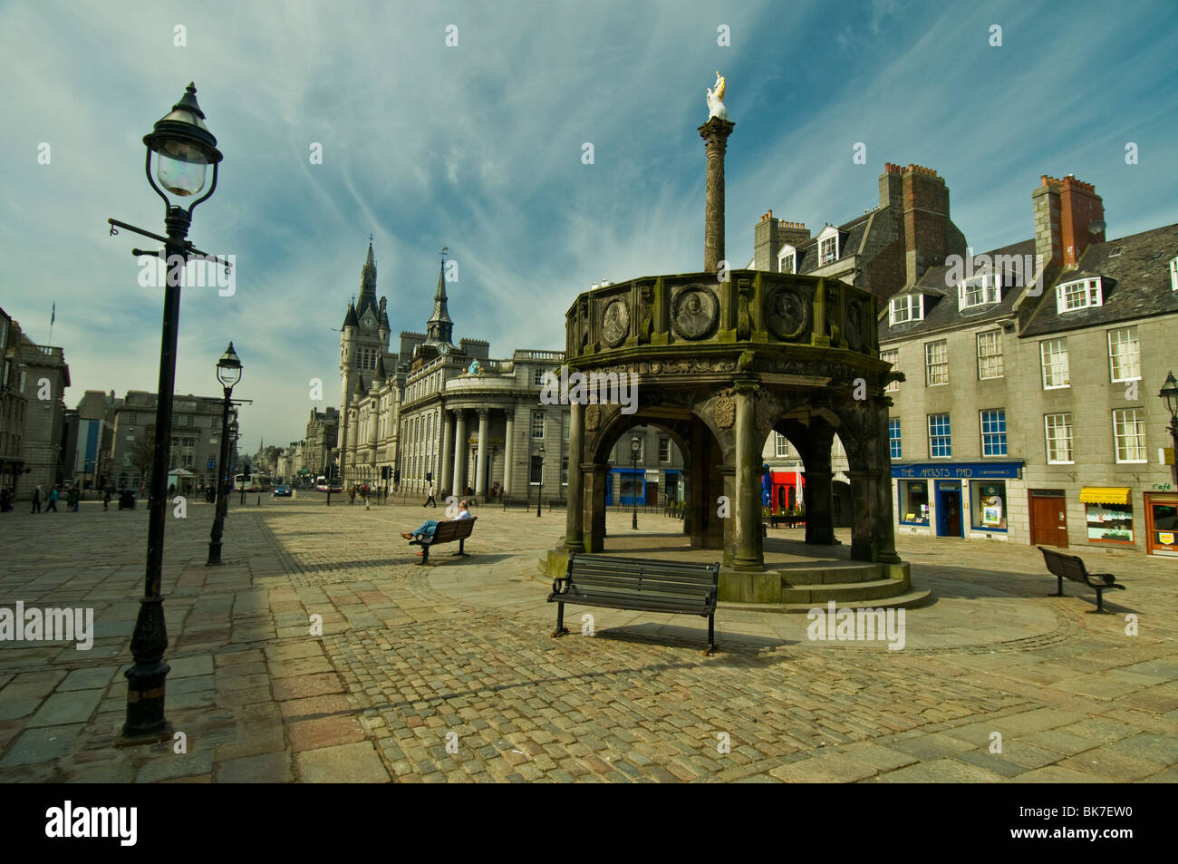 Das historische Zentrum von Aberdeen mit seiner alten Market Cross an der Casatlegate.   SCO 6121 Stockfoto