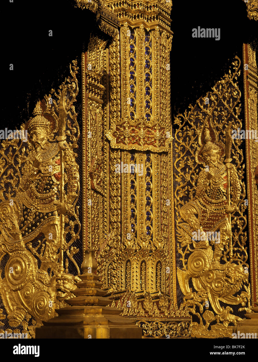 Reich verzierte Türen des Wat Rajabopitr, Bangkok Thailand, Südostasien, Asien Stockfoto