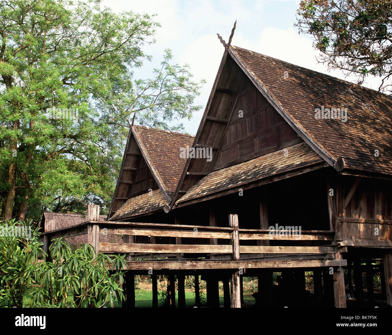 Ein klassisches Doppel-Giebel Heuan Kaalae Haus in Chiang Mai, Thailland, Südostasien, Asien Stockfoto