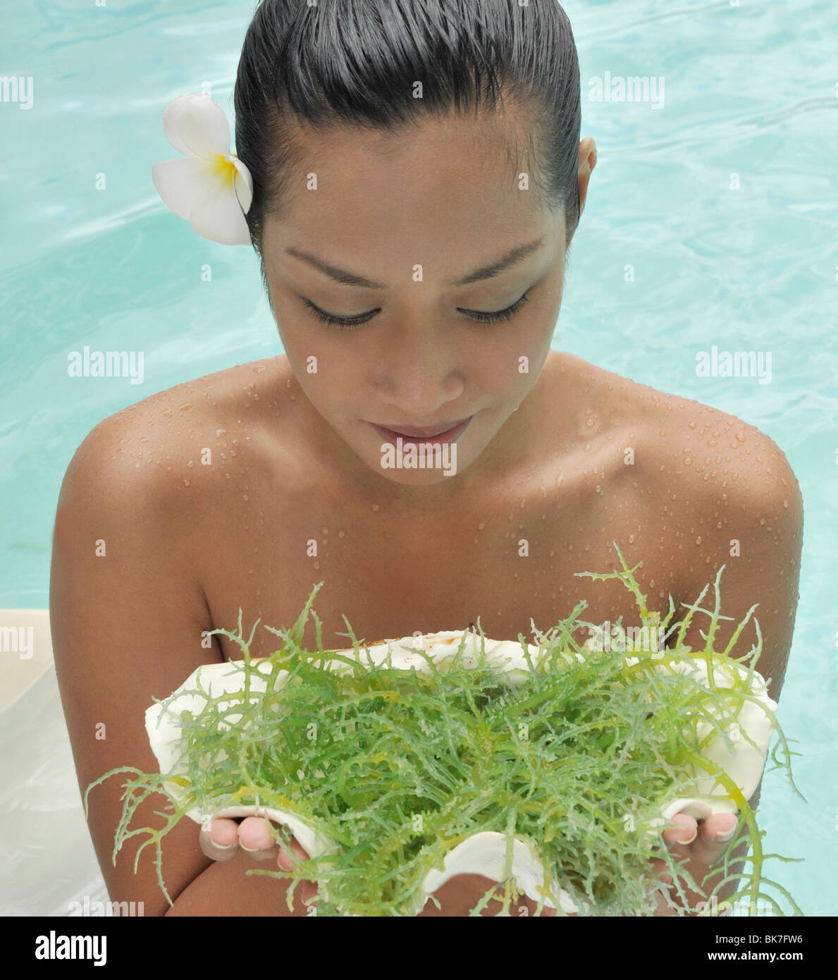 Mädchen mit Algen, badischen Spa, Cebu, Philippinen, Südostasien, Asien Stockfoto