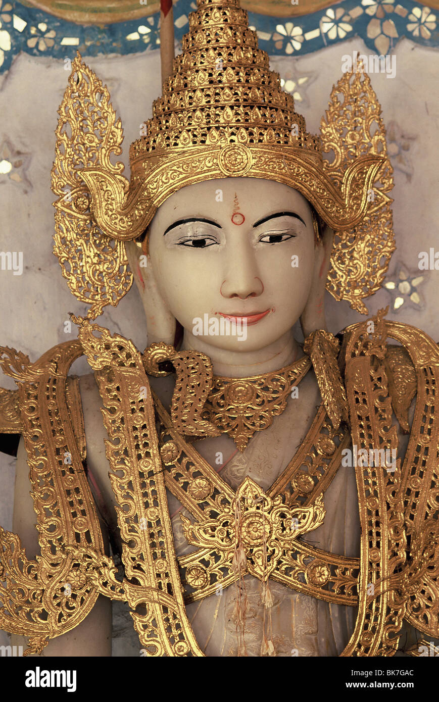 Buddha stilgerecht königlichen Kleidung, Alabaster, Mandalay, Myanmar (Burma), Asien Stockfoto