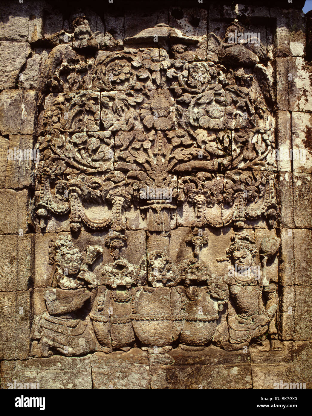 Stein Relief am Candi Mendut, gebaut um 800AD in der Stadt Muntilan, Magelang Bezirks, Yogyakarta, Java, Indonesien Stockfoto