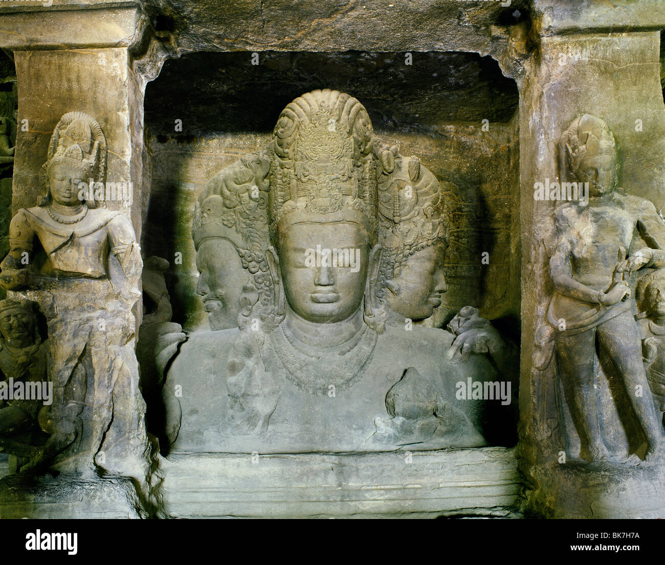 Trimurti, Elephanta Höhlen, späte Gupta aus der Zeit zwischen dem 9. und 11. Jahrhundert, UNESCO World Heritage Site, Indien Stockfoto