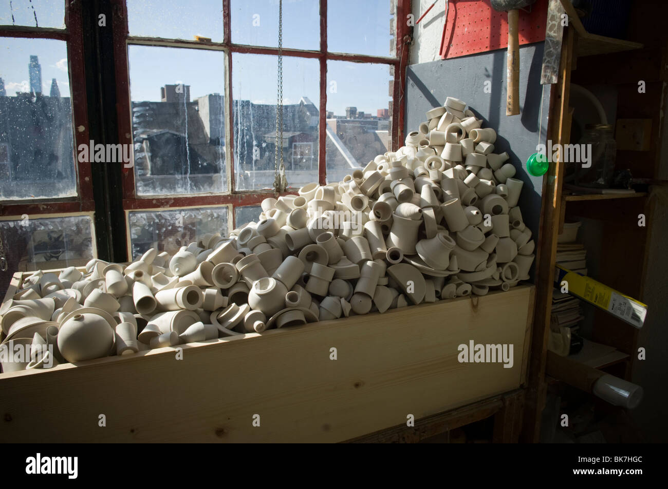 Keramik Töpfe in einem Studio in der Nähe der Altstadt von Philadelphia, PA Stockfoto