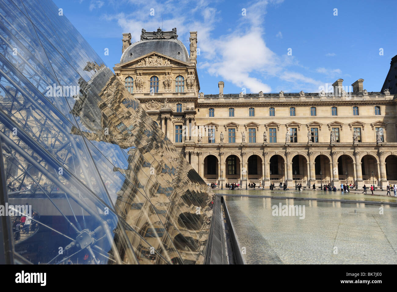 Frankreich Paris Louvre Museum Musée Palais I.M. Pei äußere Pyramide Glas Stockfoto