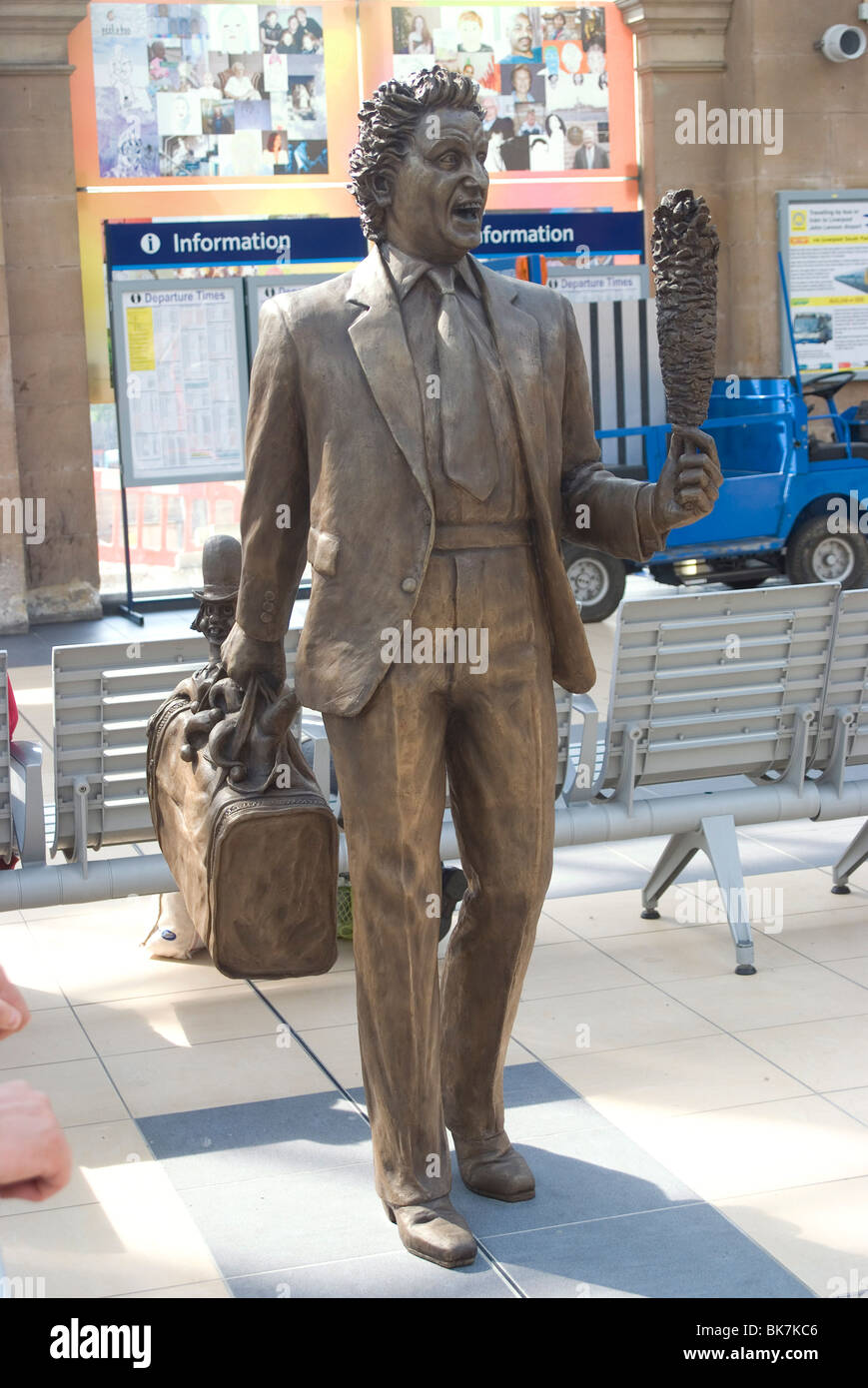 Statue von Tom Murphy Komiker und gebürtiger Sohn Ken Dodd, Liverpool, Merseyside, England, Vereinigtes Königreich, Europa Stockfoto