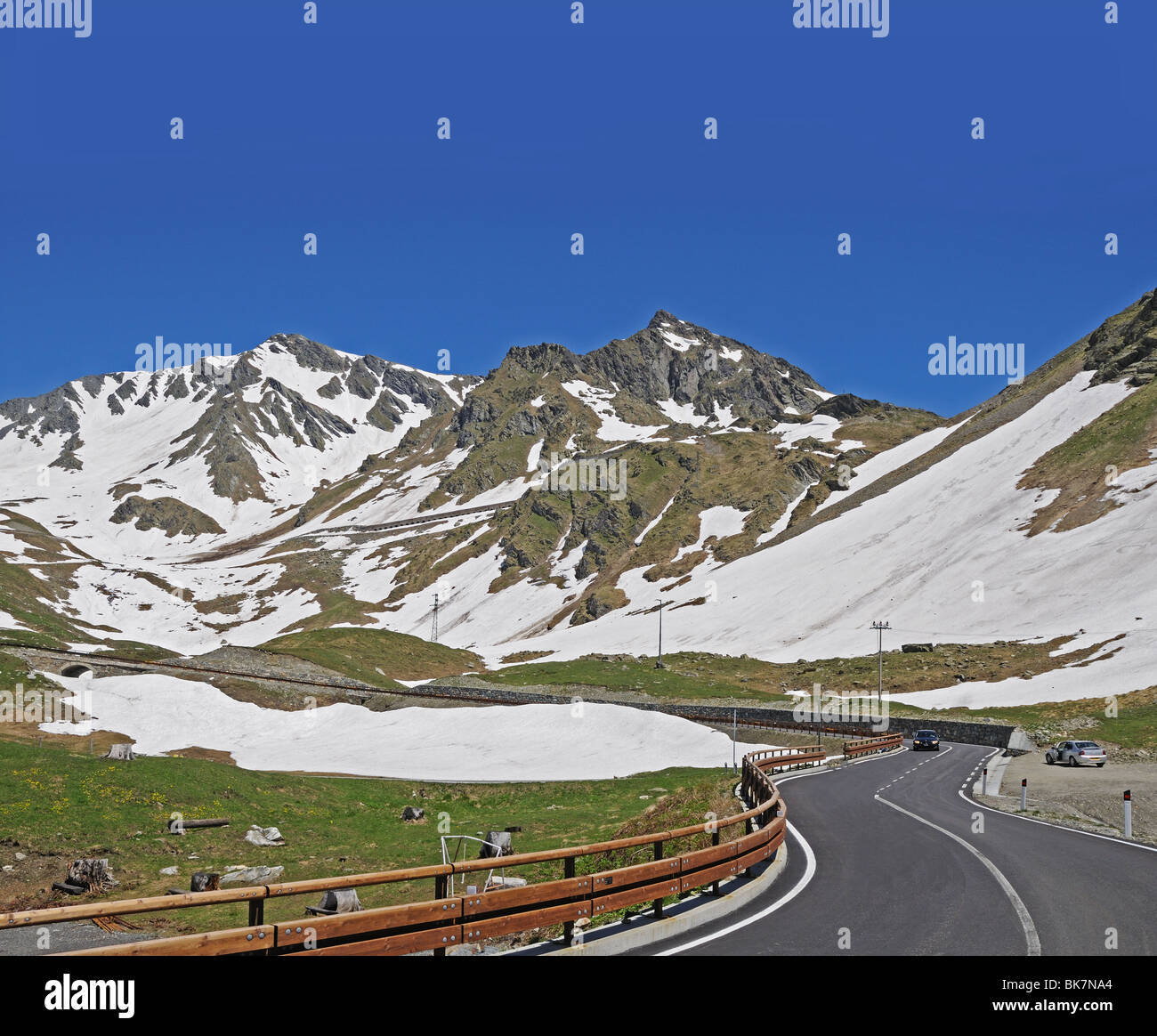 SS27 Bergstraße führt zu großen St. Bernhard von Aosta Italien entlang Valle del Gran San Bernardo Stockfoto