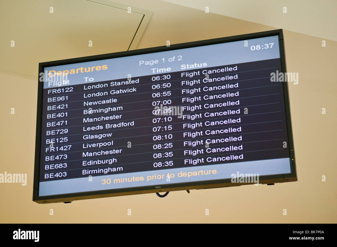 Abfahrtstafel zeigen Flüge abgesagt Stockfoto