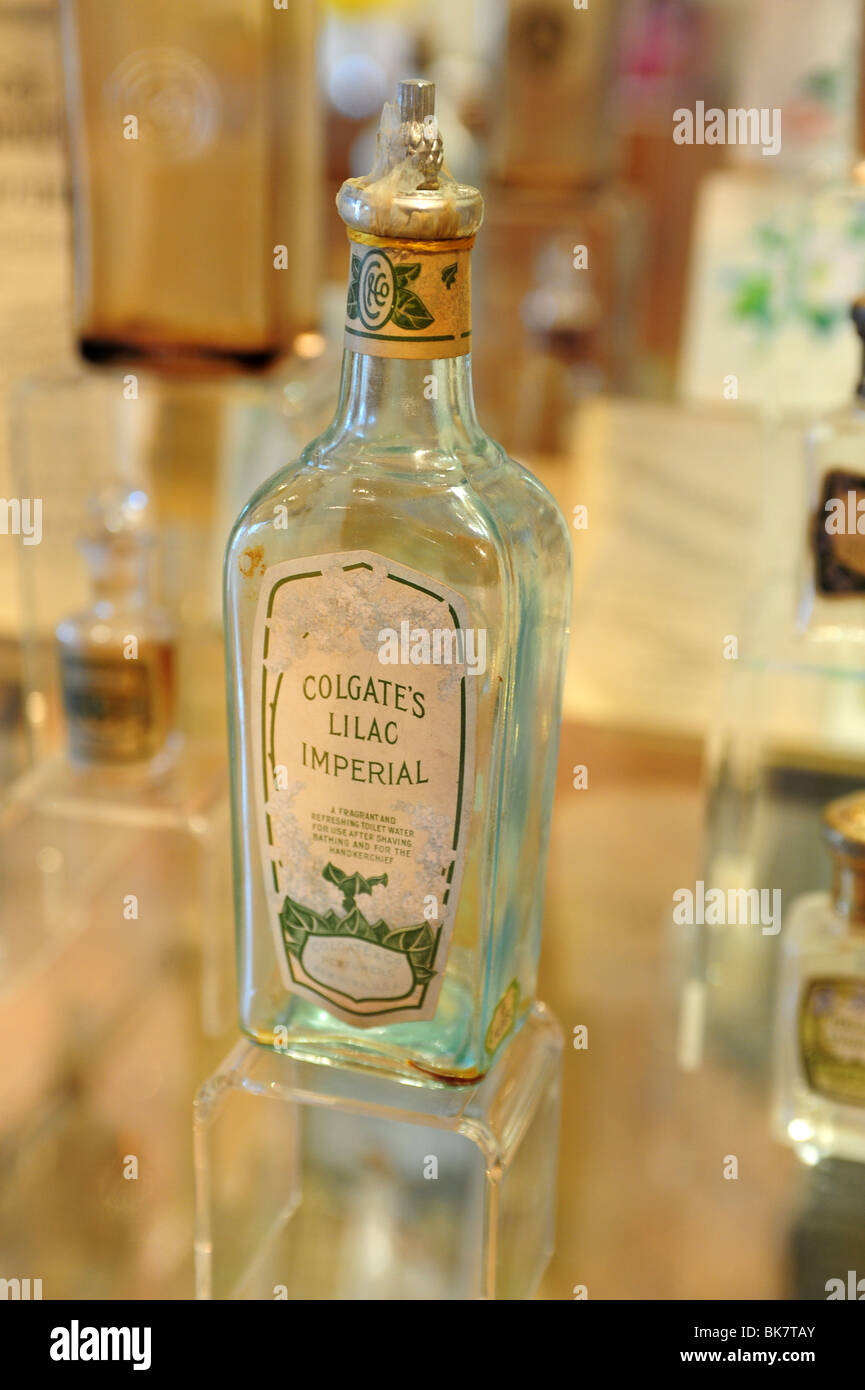 Frankreich-Cote d ' Azur Provence Eze Fragonard Parfum Fabrik und Museum  antiker Parfüm-Flaschen Stockfotografie - Alamy