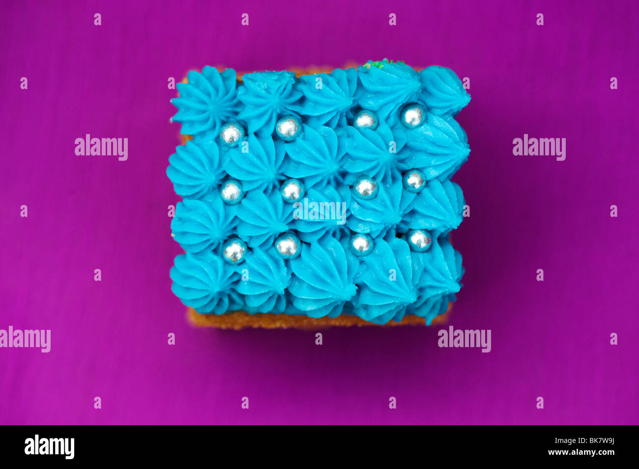 Hausgemachte quadratische einzelne Eistee Kuchen Stockfoto