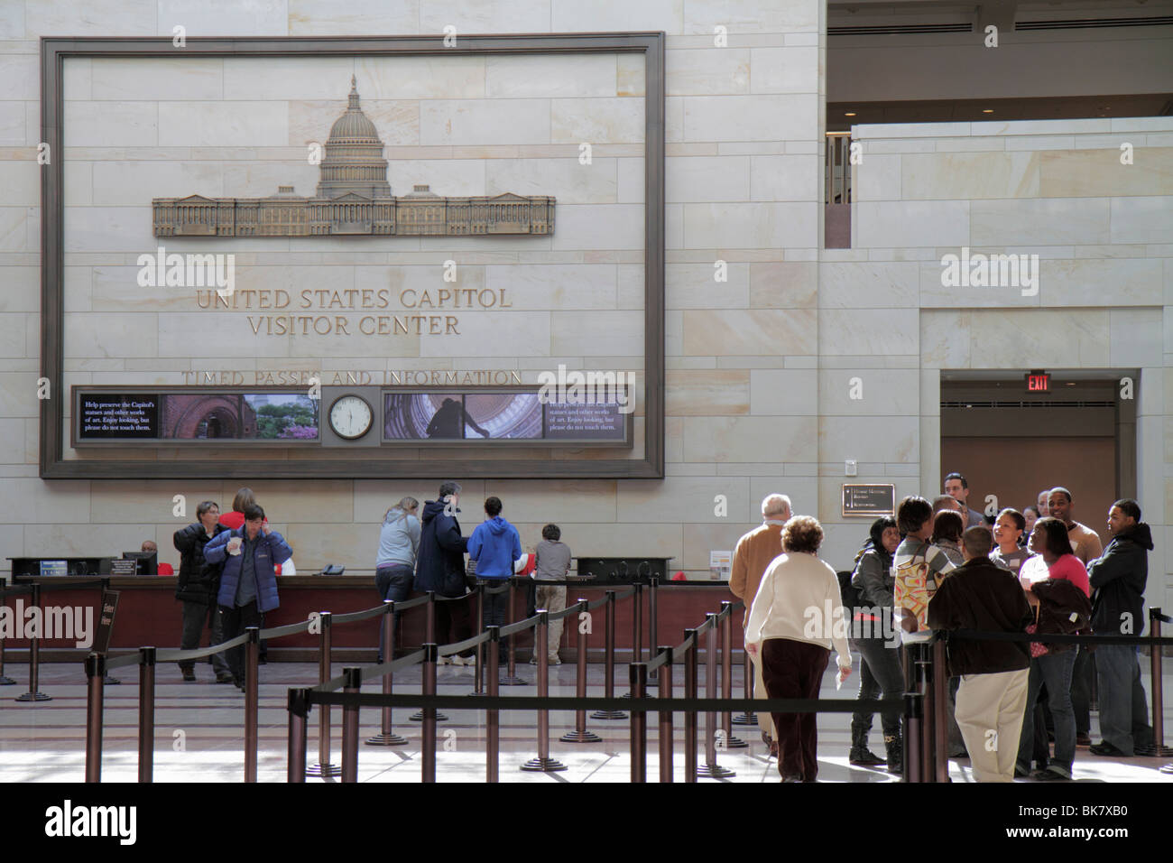 Washington, DC, Nation's Capital, United States US Capitol, Emancipation Hall, Visitor Center, Tour, Informationen, Schreibtisch, Hilfe, umschlingene Linie, Schwarz, Mann Männer männlich, woma Stockfoto