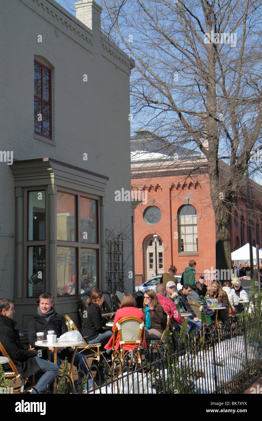 Washington DC, Eastern Market, 7th Street NE, Street, Bürgersteig Cafe, Restaurant Restaurants Essen Essen Essen Cafe Cafés, im Freien Bürgersteig draußen Tische, Winter Stockfoto