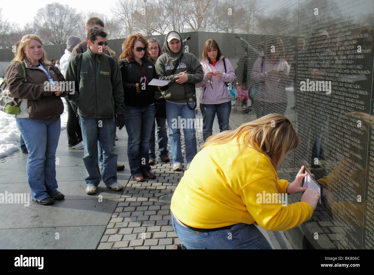 Washington DC, National Mall & Memorial Parks, Vietnam Veterans Memorial Wall, Vietnamkrieg, Denkmal, Architektin Maya Lin. Bleistiftzeichnung, getötete Soldaten, nam Stockfoto