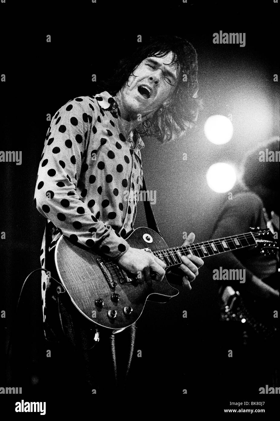 Gary Moore spielen auf der Les Paul Gitarre "Alpha Assault" mit Rock Band Thin Lizzy auf der schwarzen Rose Tour durch Skandinavien im Mai 1979 Stockfoto