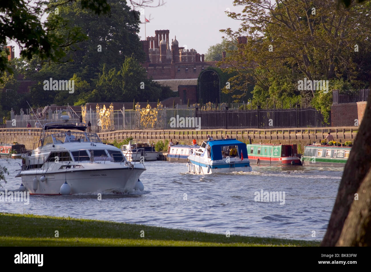 Hampton Court und Cruiser Stockfoto