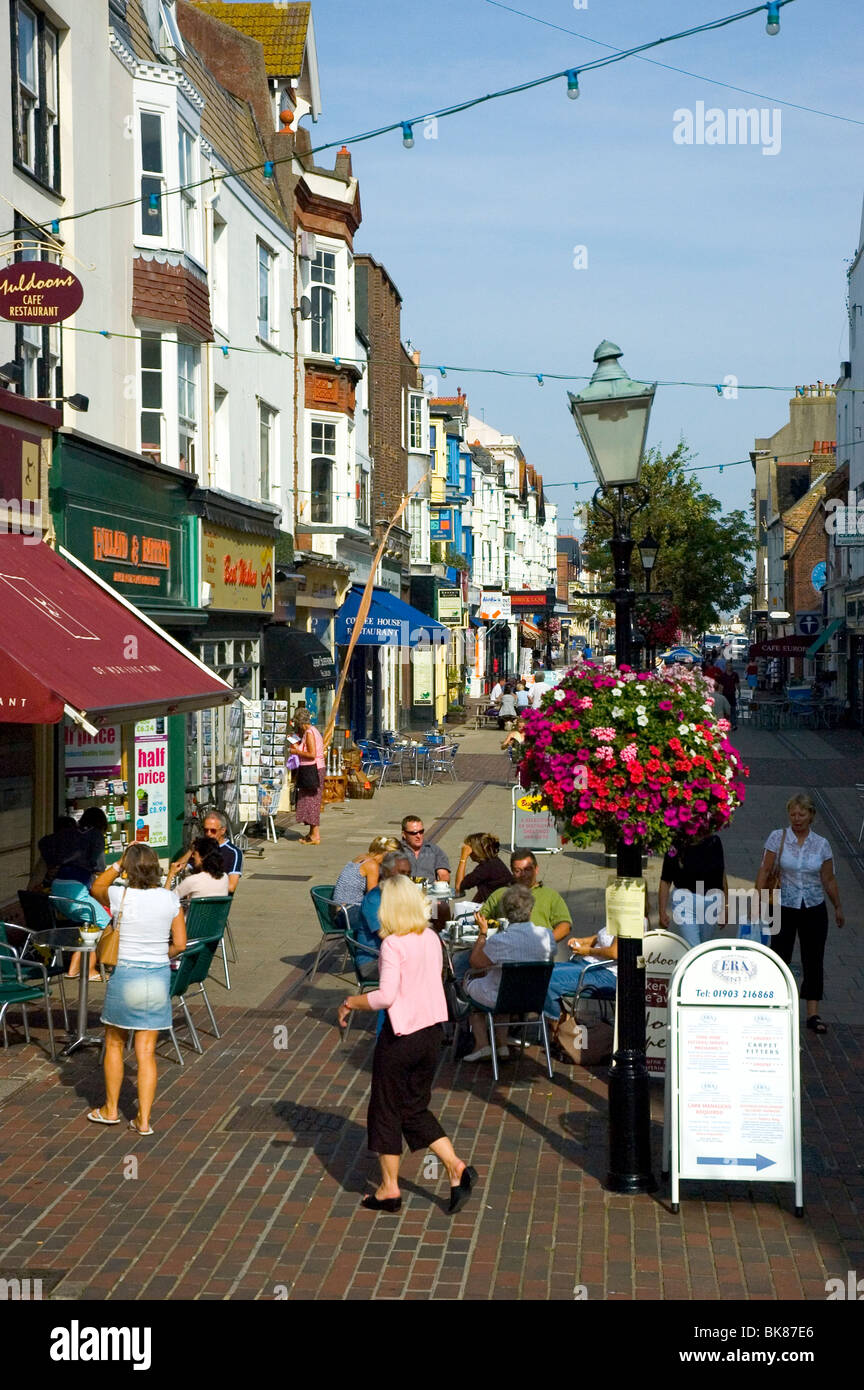 Worthing town centre west england Fotos und Bildmaterial in hoher
