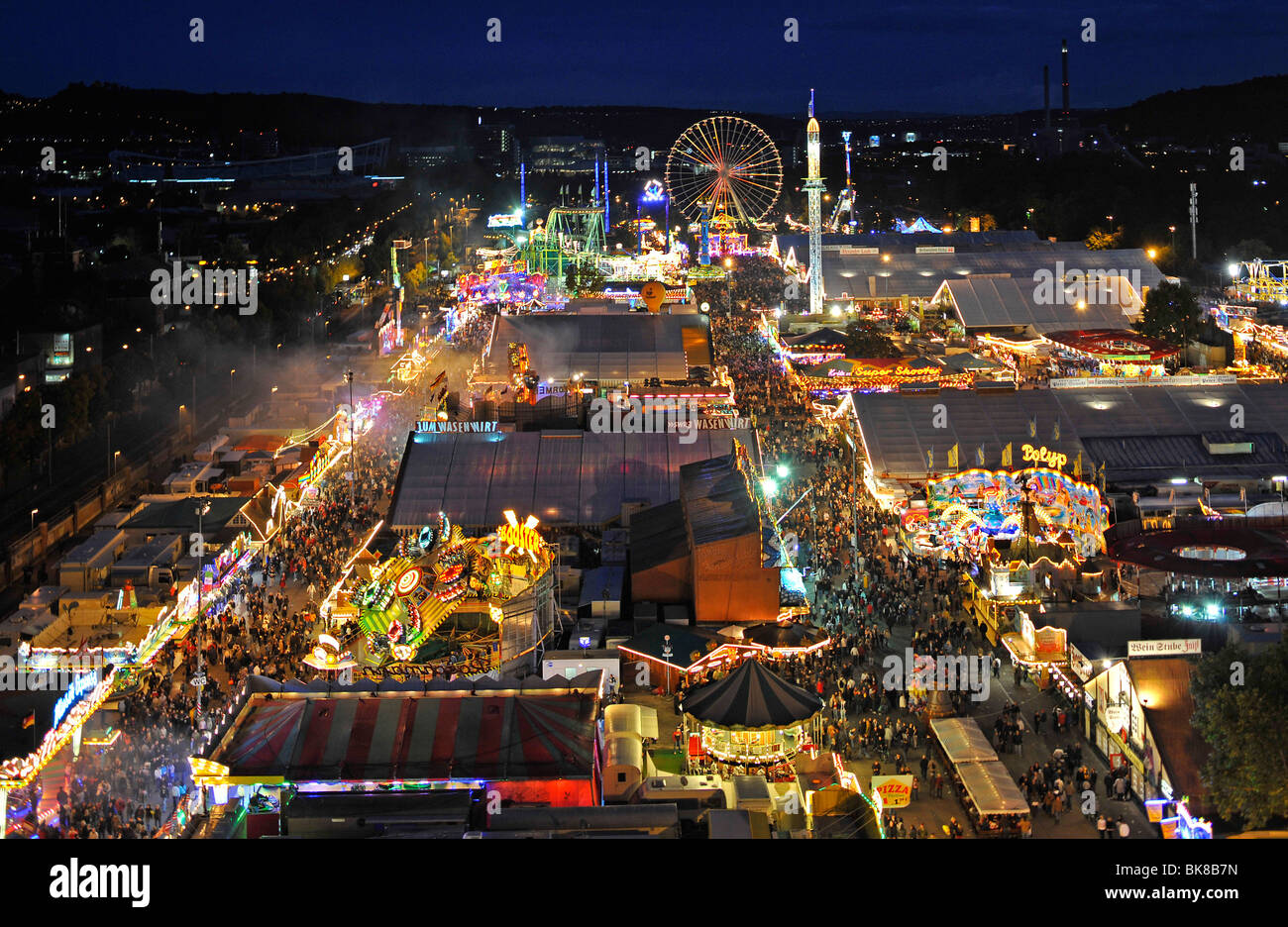 Nachtansicht mit Blick auf Cannstatt Festival, Cannstatter Volksfest, Stuttgart, Baden-Württemberg, Deutschland, Europa Stockfoto