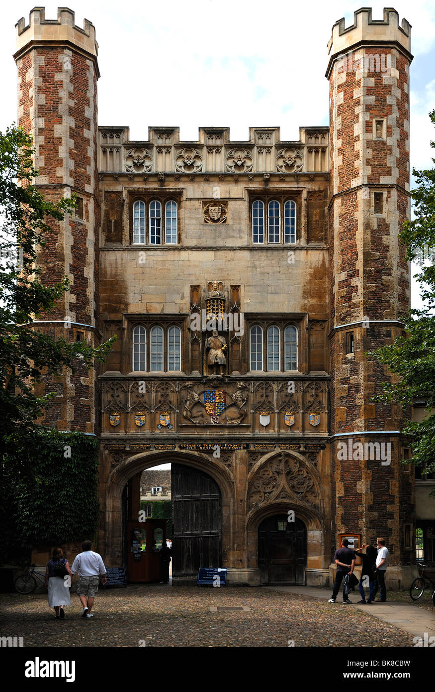 Eingangstor zum Trinity College, gegründet im Jahre 1546 von Heinrich VIII., Trinity Street, Cambridge, Cambridgeshire, England, United States Stockfoto