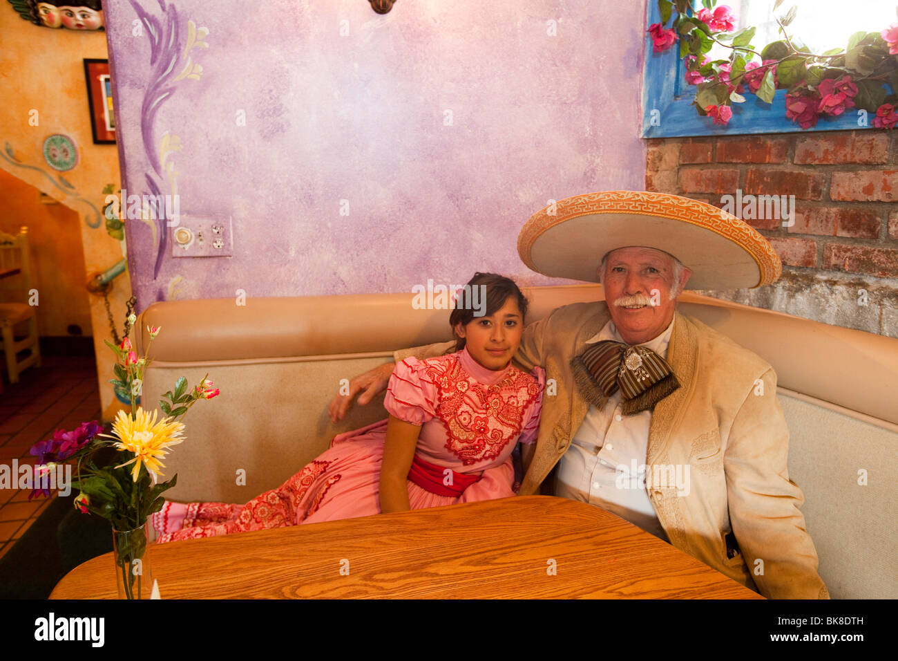 Mexikanische Tracht, Las Anita Restaurant, Olvera Street, Downtown Los Angeles, California, Vereinigte Staaten von Amerika Stockfoto