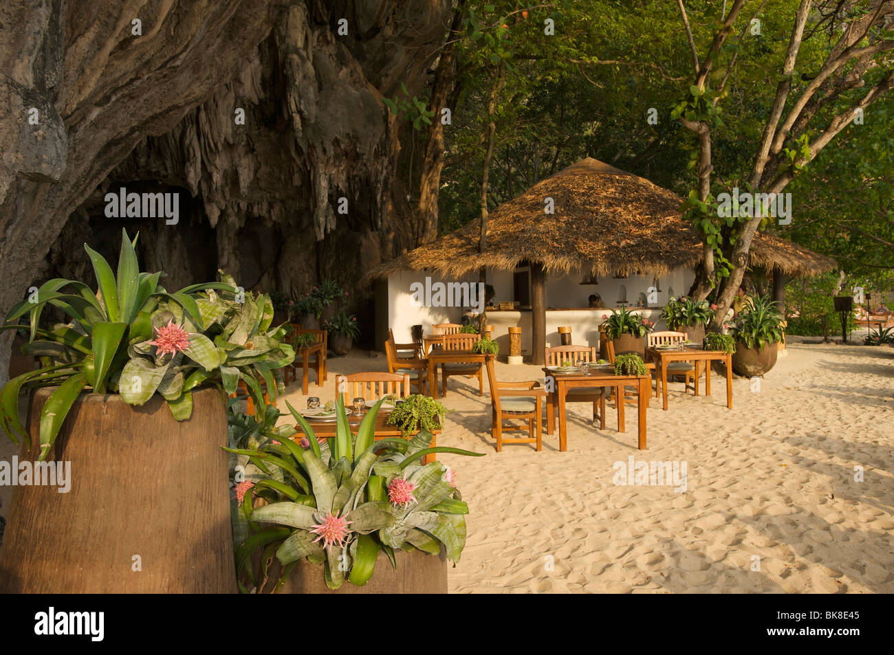 Strandbar der Rayavadee Resort, Krabi, Thailand, Asien Stockfoto
