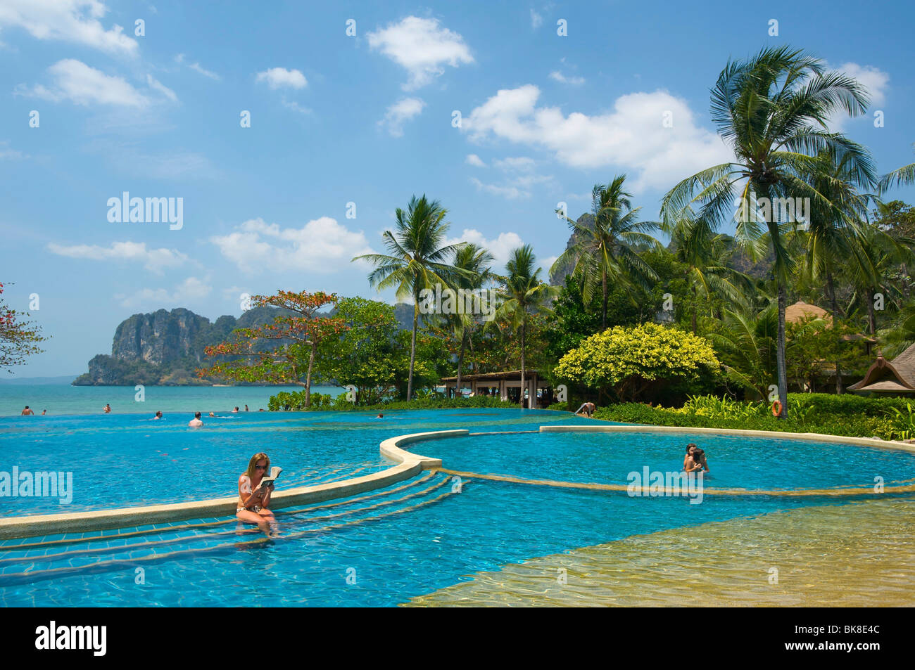 Schwimmbad des Rayavadee Resort, Krabi, Thailand, Asien Stockfoto